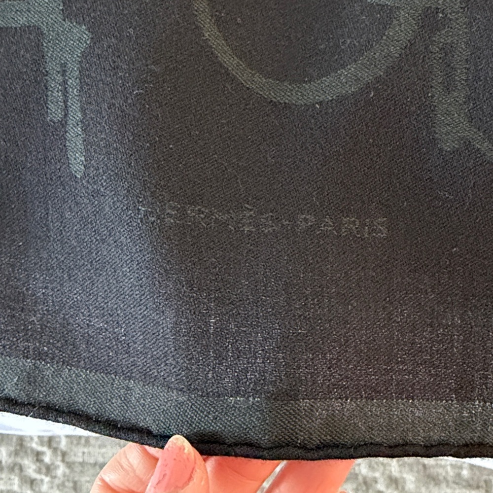 ☀️🌴Hermes Wool Scarf with Signature Pattern - Picture 3 of 7
